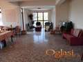 Poslovna zgrada sa pratećim objektima površine  1650 m2 na placu  40a34m2